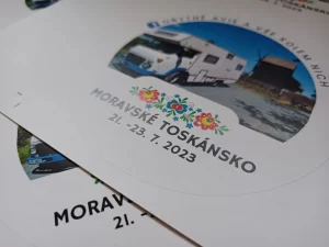 Tisk kulatých samolepek na akci Moravské Toskánsko
