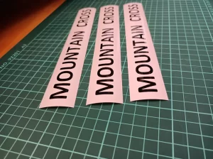 Řezaná grafika Mountain Cross na rám jízdního kola