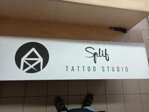 Samolepka pro tetovací studio