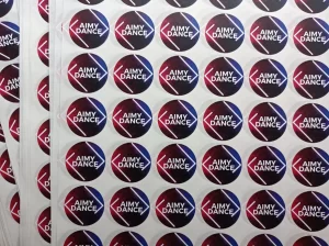 Kulatné samolepky Amy Dance – potisk na míru