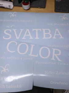 Řezaná grafika na výlohu pro svatební salon v Brně